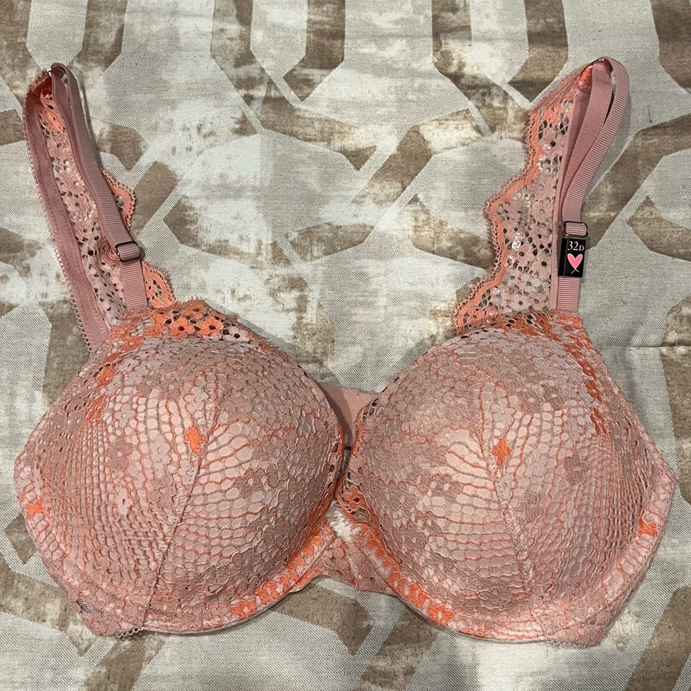 3 Brand new Victoria’s Secret bra